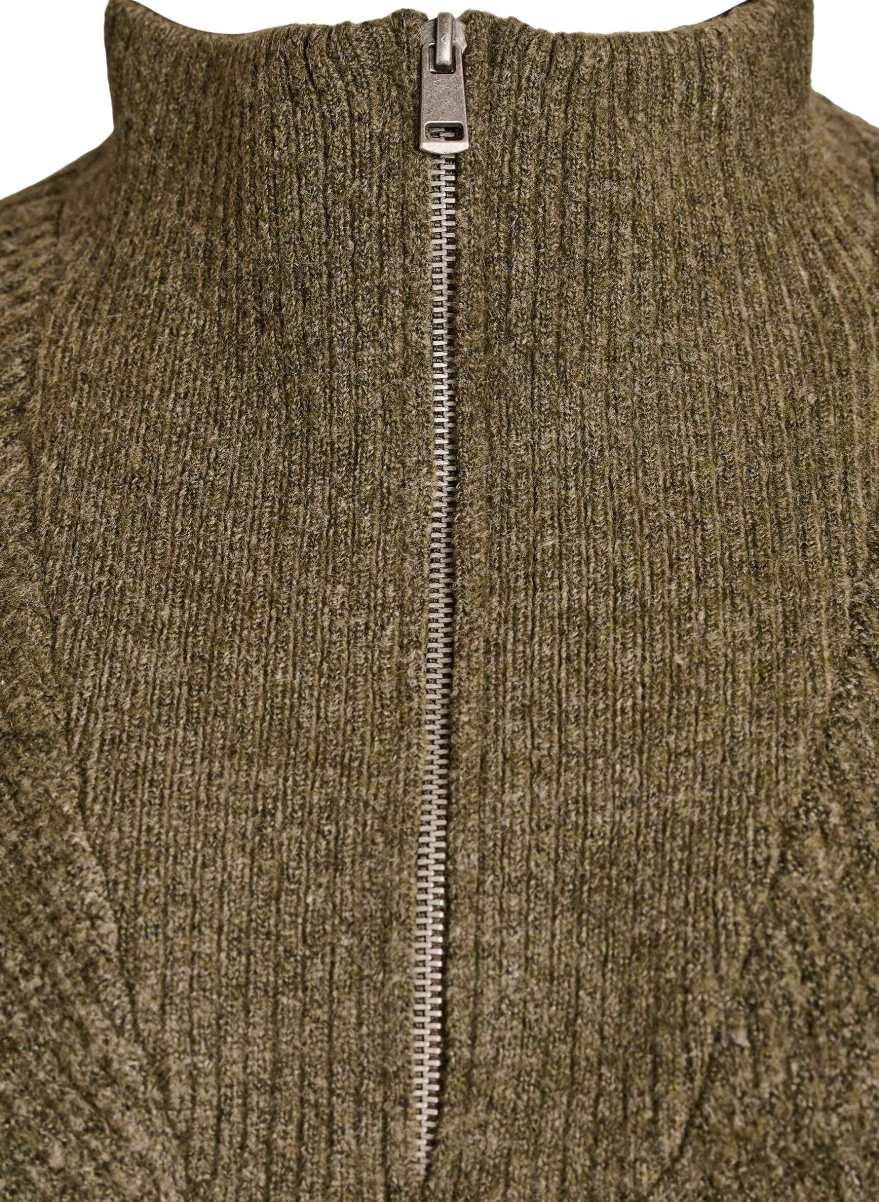 Knielanges Strickkleid mit hohem Kragen