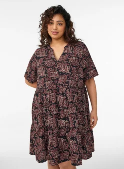 Kurzarmkleid mit A-Linie und Teilungsnähten