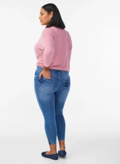 Kurze Amy Jeans mit Reißverschlussdetail.