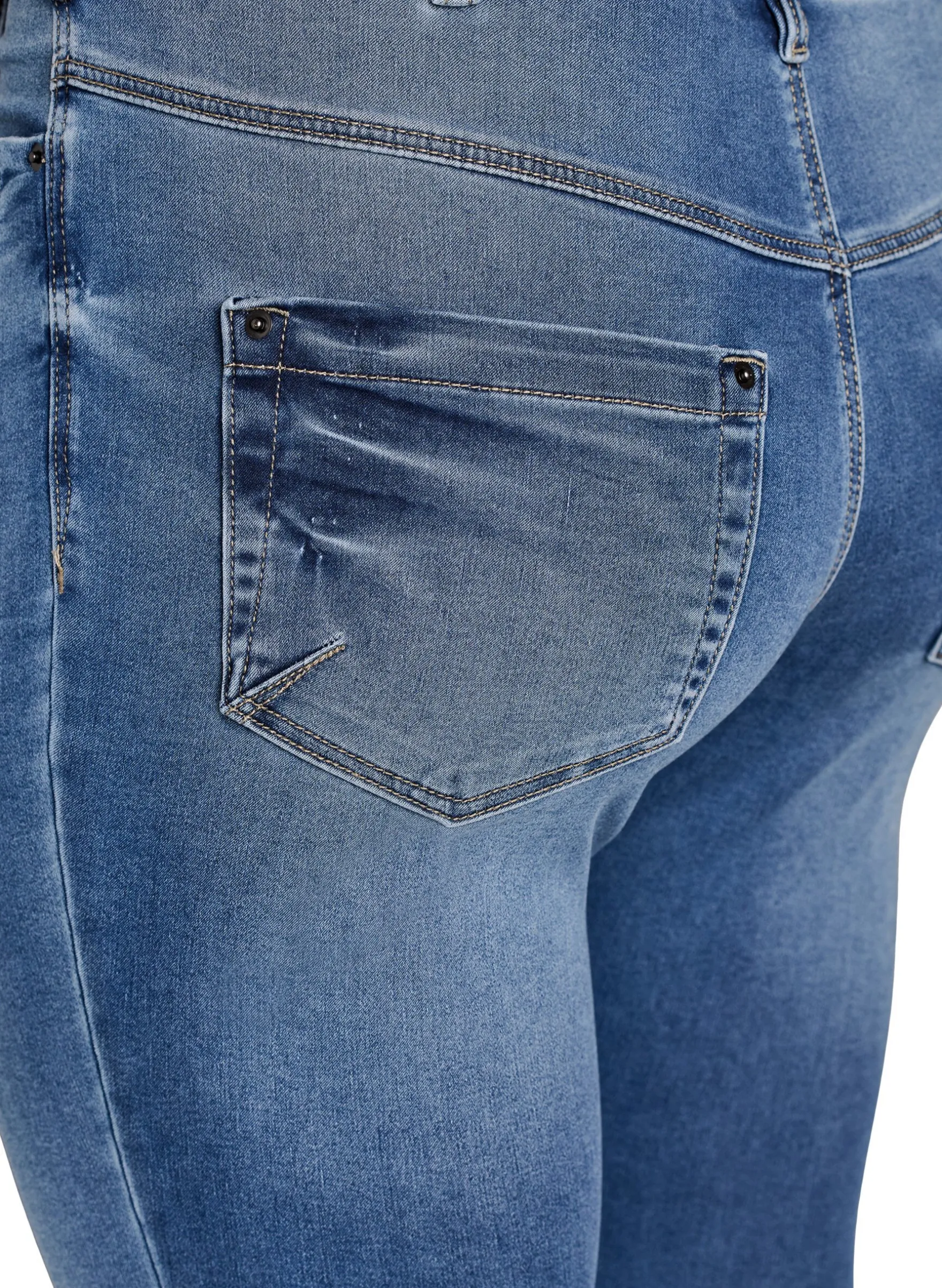 Kurze Amy Jeans mit Reißverschlussdetail.