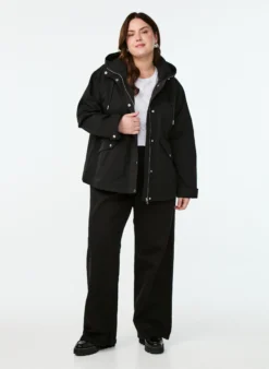 Kurze Frühlingsjacke mit abnehmbarer Kapuze