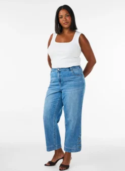 Kurze Kiana Jeans mit gerader Passform und Knopfdetails