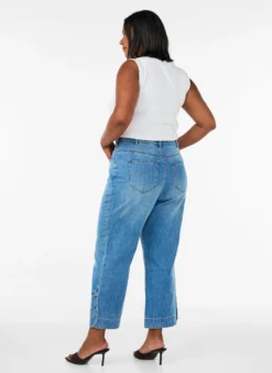 Kurze Kiana Jeans mit gerader Passform und Knopfdetails
