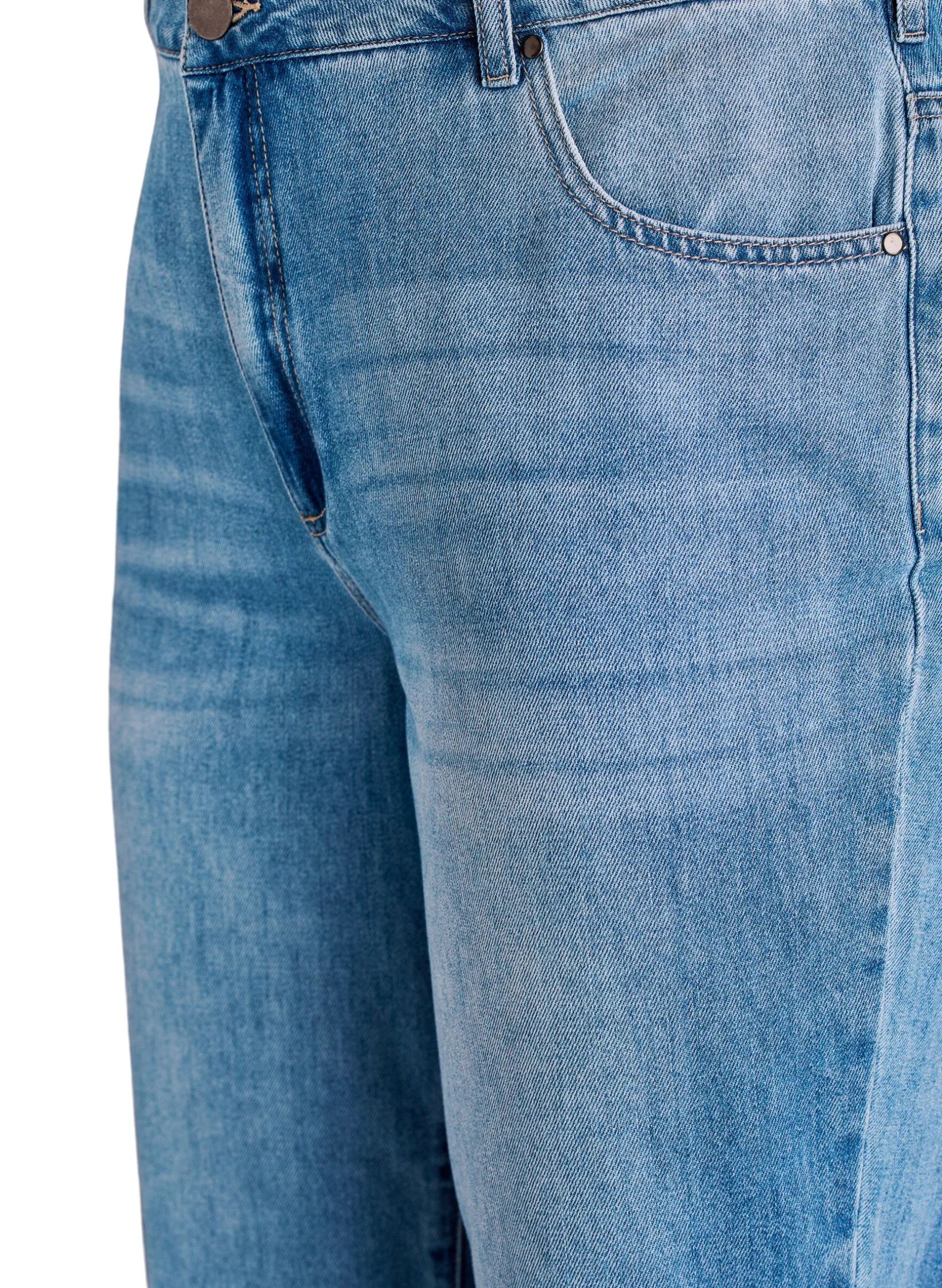 Kurze Kiana Jeans mit gerader Passform und Knopfdetails