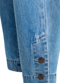 Kurze Kiana Jeans mit gerader Passform und Knopfdetails