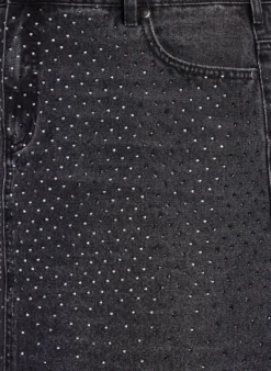 Kurzer Jeansrock mit Strasssteinen