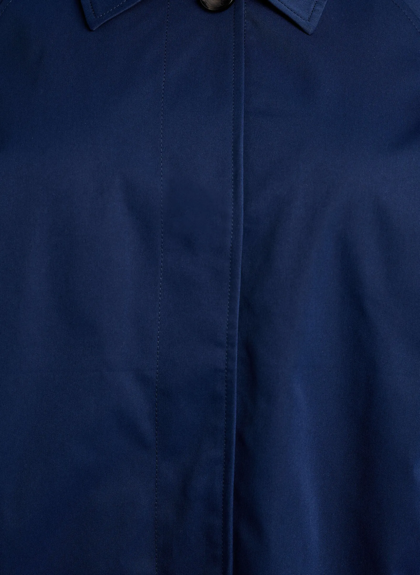 Kurzer Trenchcoat mit Kragen und Raglanärmeln