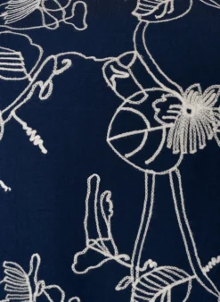Kurzes A-Linienkleid mit Stickmuster