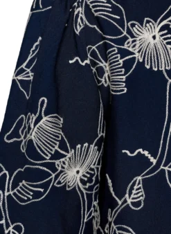 Kurzes A-Linienkleid mit Stickmuster