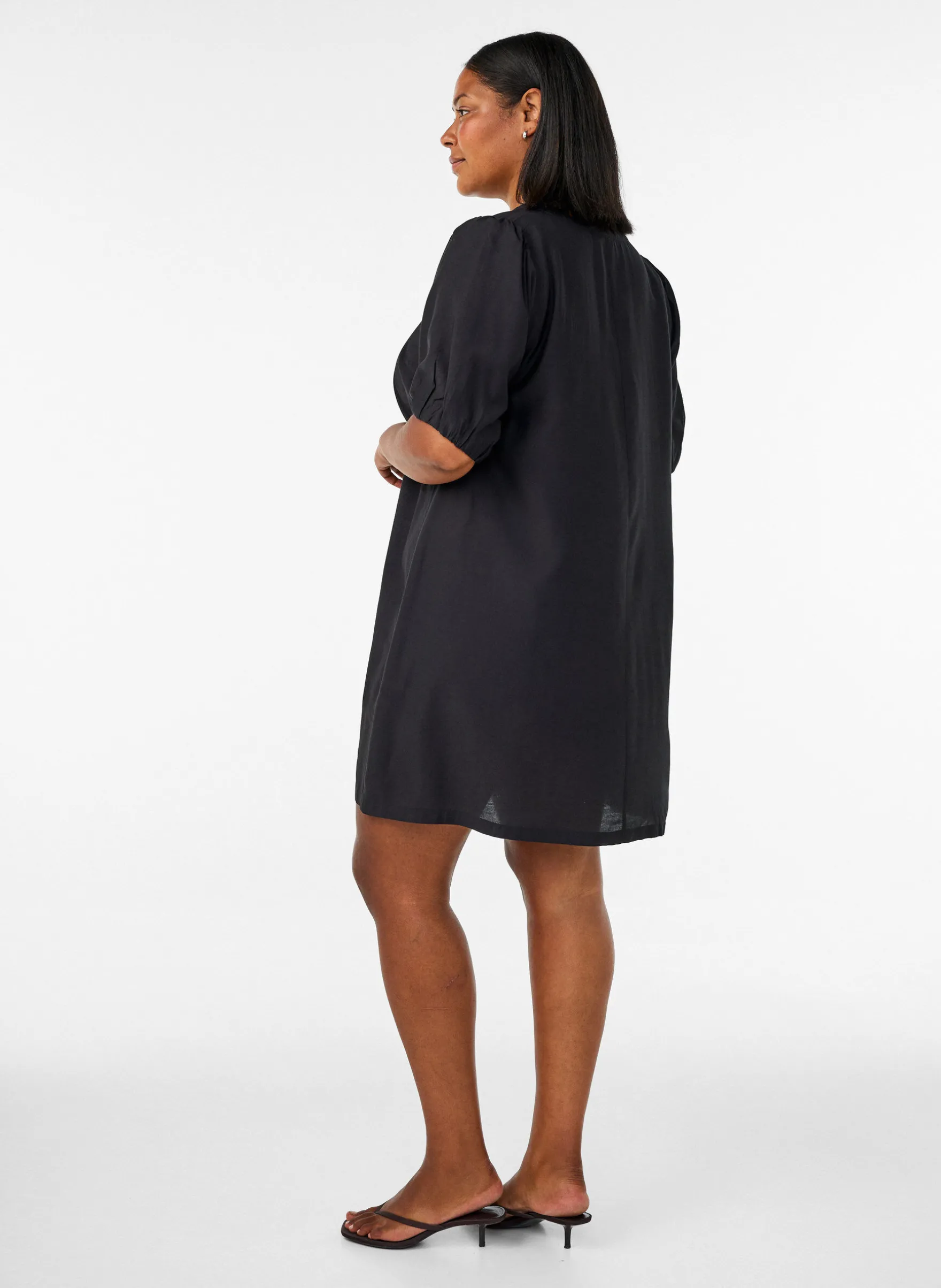 Kurzes A-Linien-Kleid mit V-Ausschnitt