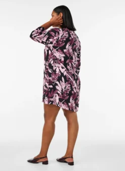 Kurzes geblümtes Kleid aus Viskose mit 3/4-Ärmeln