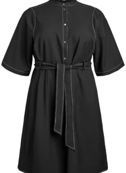Kurzes Hemdblusenkleid mit Kontrastnähten und Bindegürtel