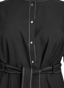 Kurzes Hemdblusenkleid mit Kontrastnähten und Bindegürtel