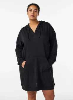 Kurzes Hoodie-Kleid mit Kängurutasche