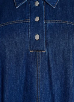 Kurzes Jeanskleid mit Kragen und Knopfleiste