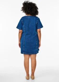 Kurzes Jeanskleid mit V-Ausschnitt