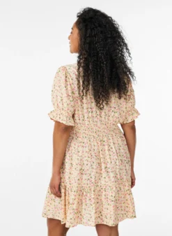 Kurzes Kleid aus Viskose mit Rüschendetails