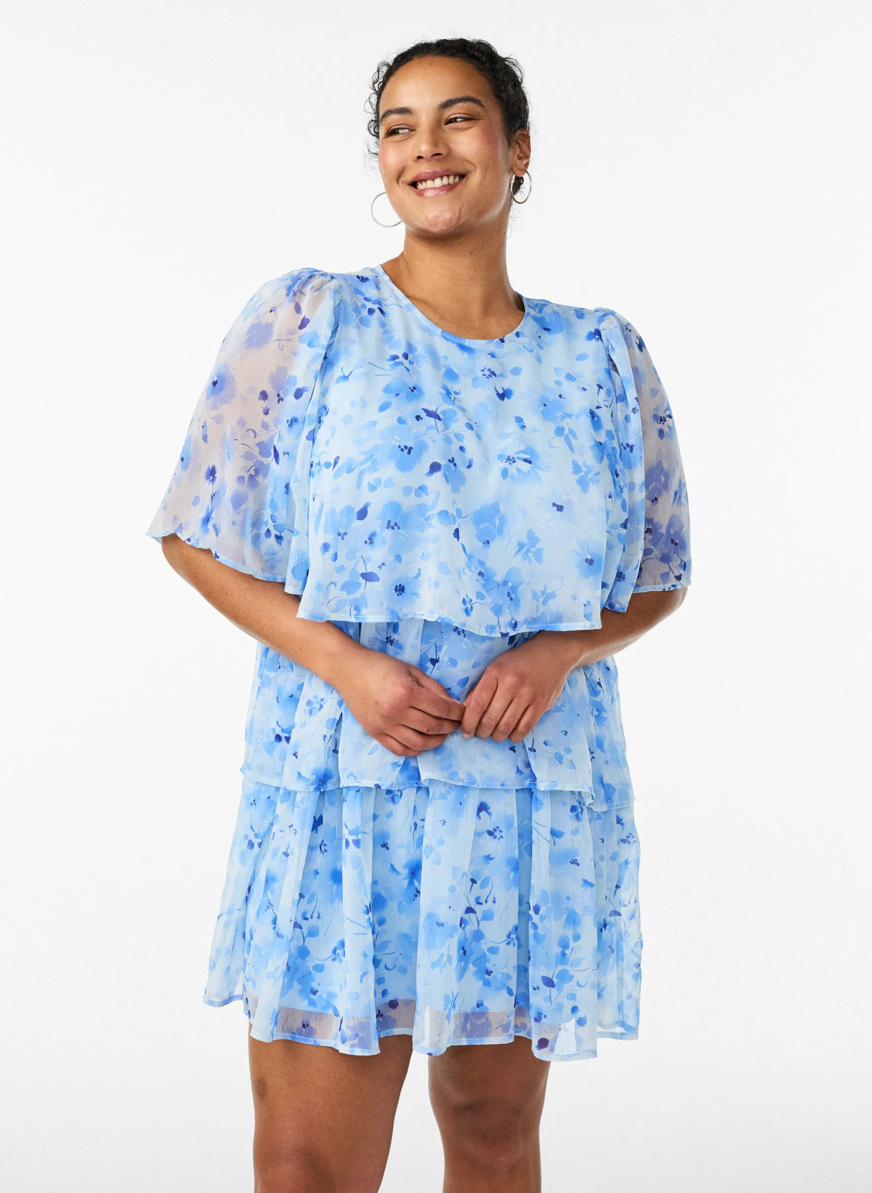Kurzes Kleid in Chiffon-Optik mit Blumenprint und Volantlagen