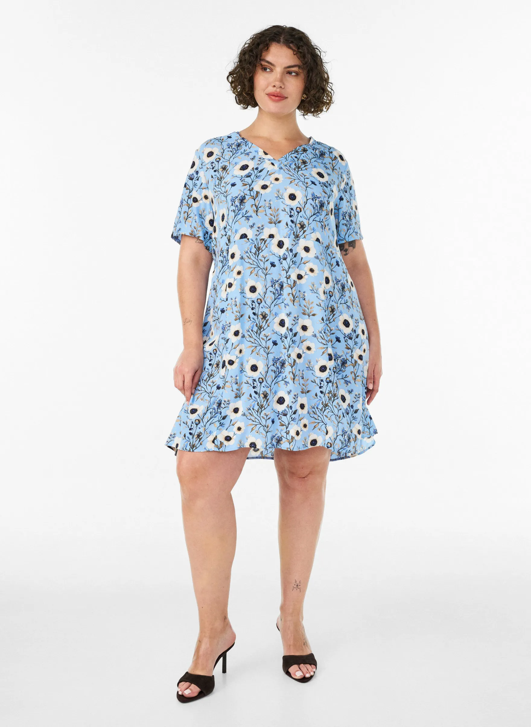 Kurzes Kleid mit Blumendruck