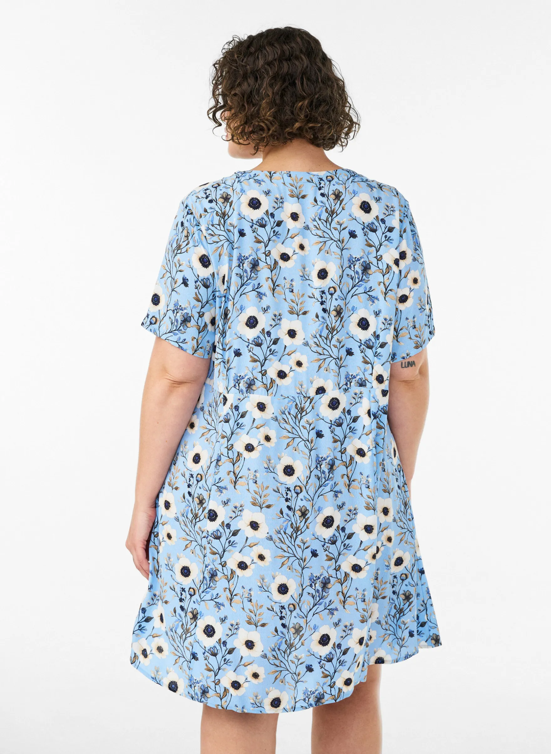 Kurzes Kleid mit Blumendruck