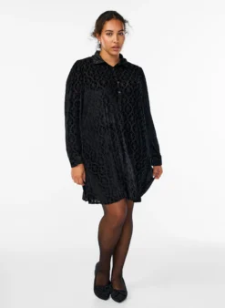 Kurzes Kleid mit Veloursmuster