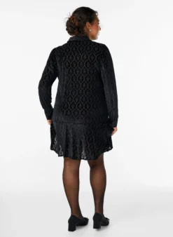 Kurzes Kleid mit Veloursmuster