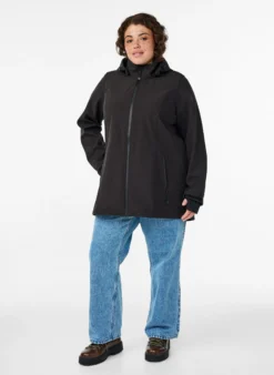Kurze Softshell-Jacke mit abnehmbarer Kapuze