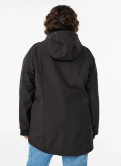 Kurze Softshell-Jacke mit abnehmbarer Kapuze