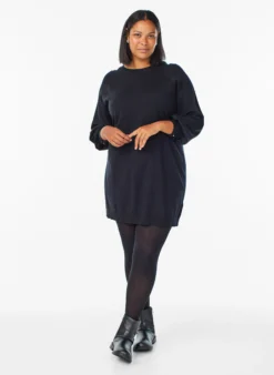 Kurzes Strickkleid mit Raglanärmeln