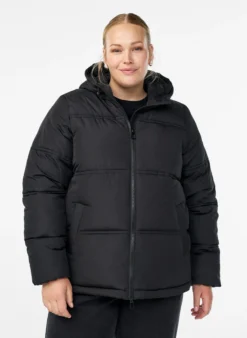 Kurze Steppjacke mit Kapuze und Zwei-Wege-Reißverschluss