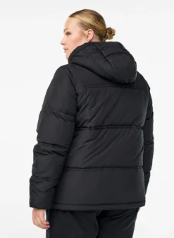 Kurze Steppjacke mit Kapuze und Zwei-Wege-Reißverschluss