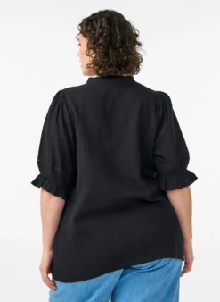 Kurzärmelige Bluse aus Baumwoll-Musselin mit Häkelbesatz