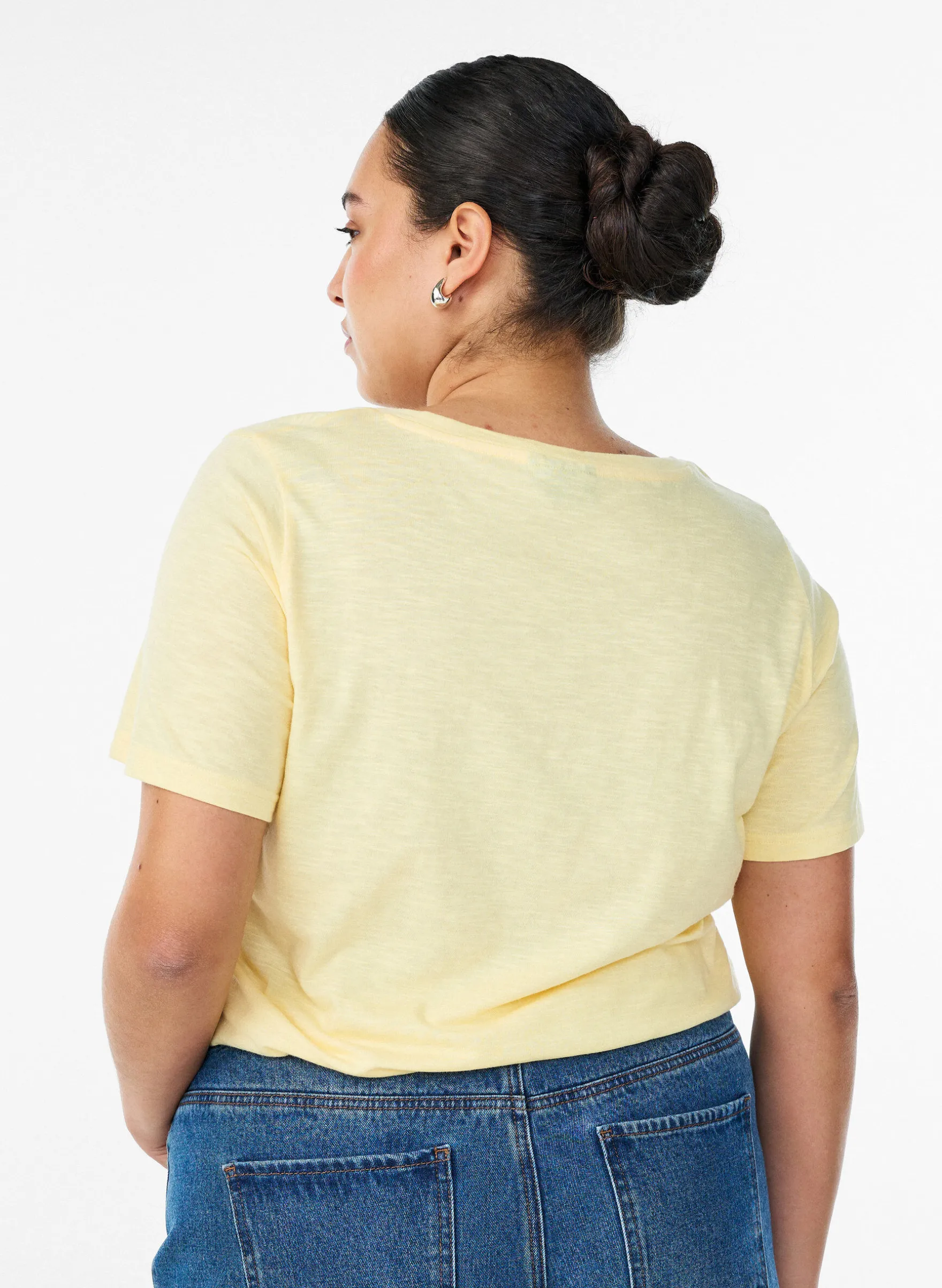 Kurzärmeliges Basic T-Shirt mit V-Ausschnitt