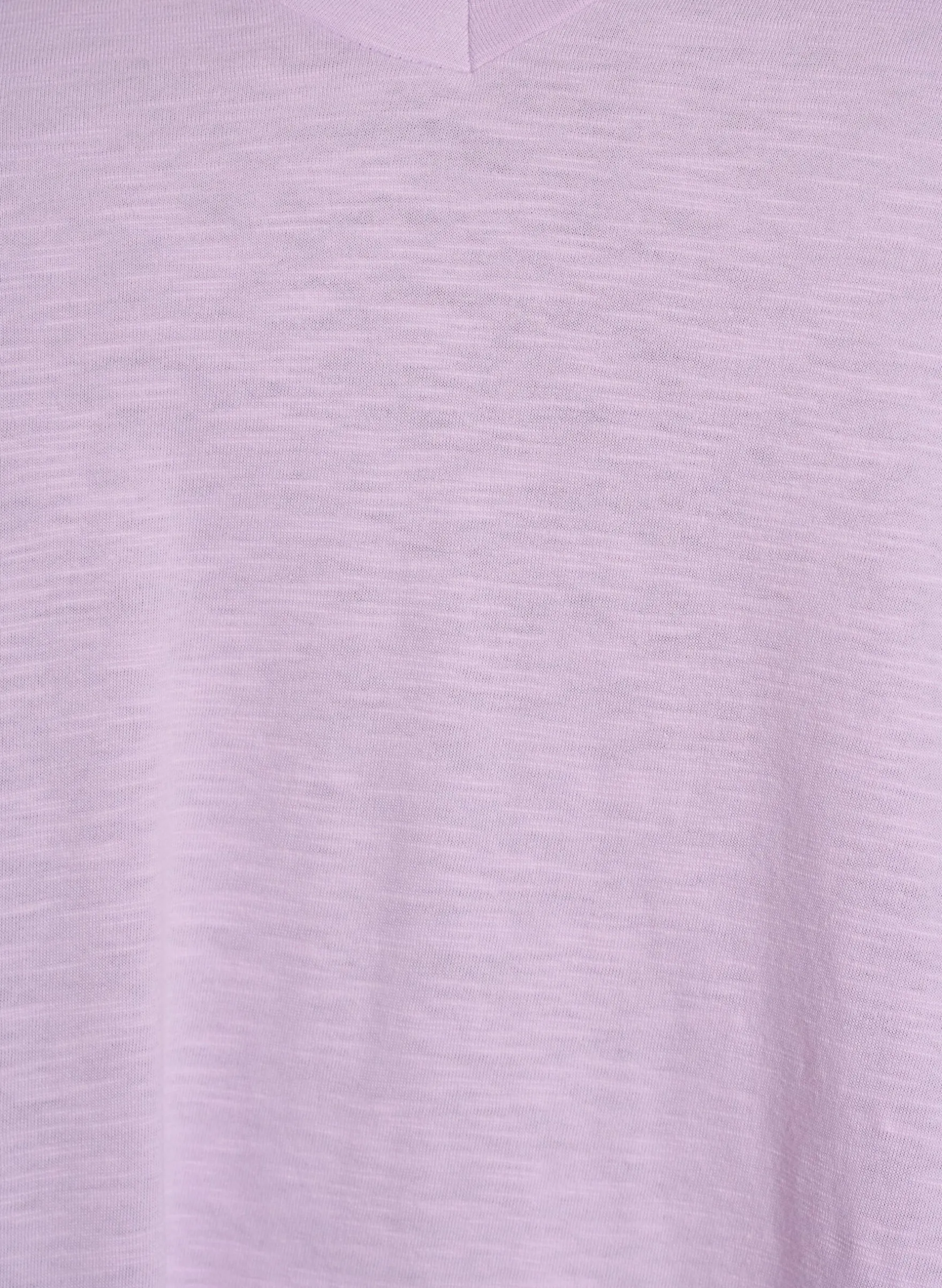 Kurzärmeliges Basic T-Shirt mit V-Ausschnitt