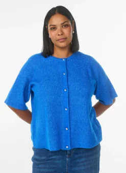 Kurzärmelige Strickjacke mit glänzenden Kugelknöpfen