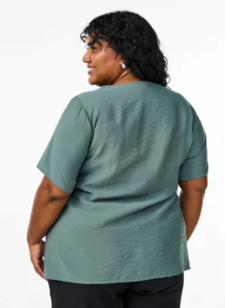 Kurzärmelige Viskosebluse mit Spitzenbesatz