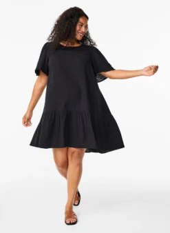 Kurzärmliges Kleid aus Baumwolle mit A-Linien-Schnitt