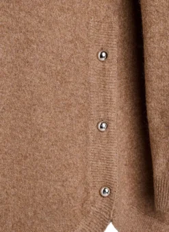 Lange Strickbluse mit Kugelknöpfen