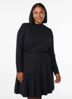 Langärmlige Bluse mit hohem Kragen