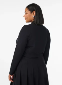 Langärmlige Bluse mit hohem Kragen