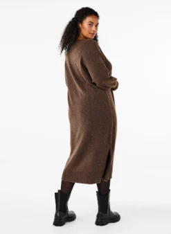 Langärmliges Strickkleid mit V-Ausschnitt
