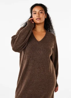 Langärmliges Strickkleid mit V-Ausschnitt
