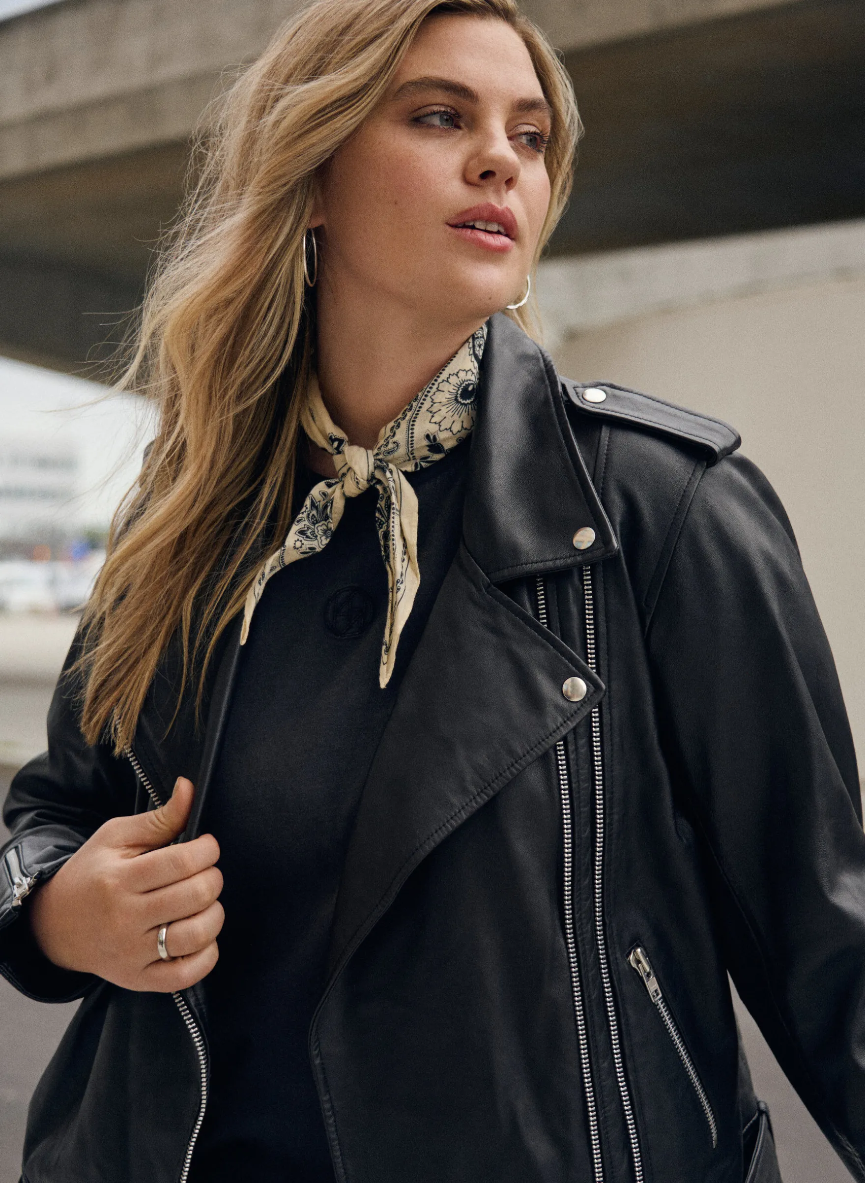 Leder-Bikerjacke mit Gürtel