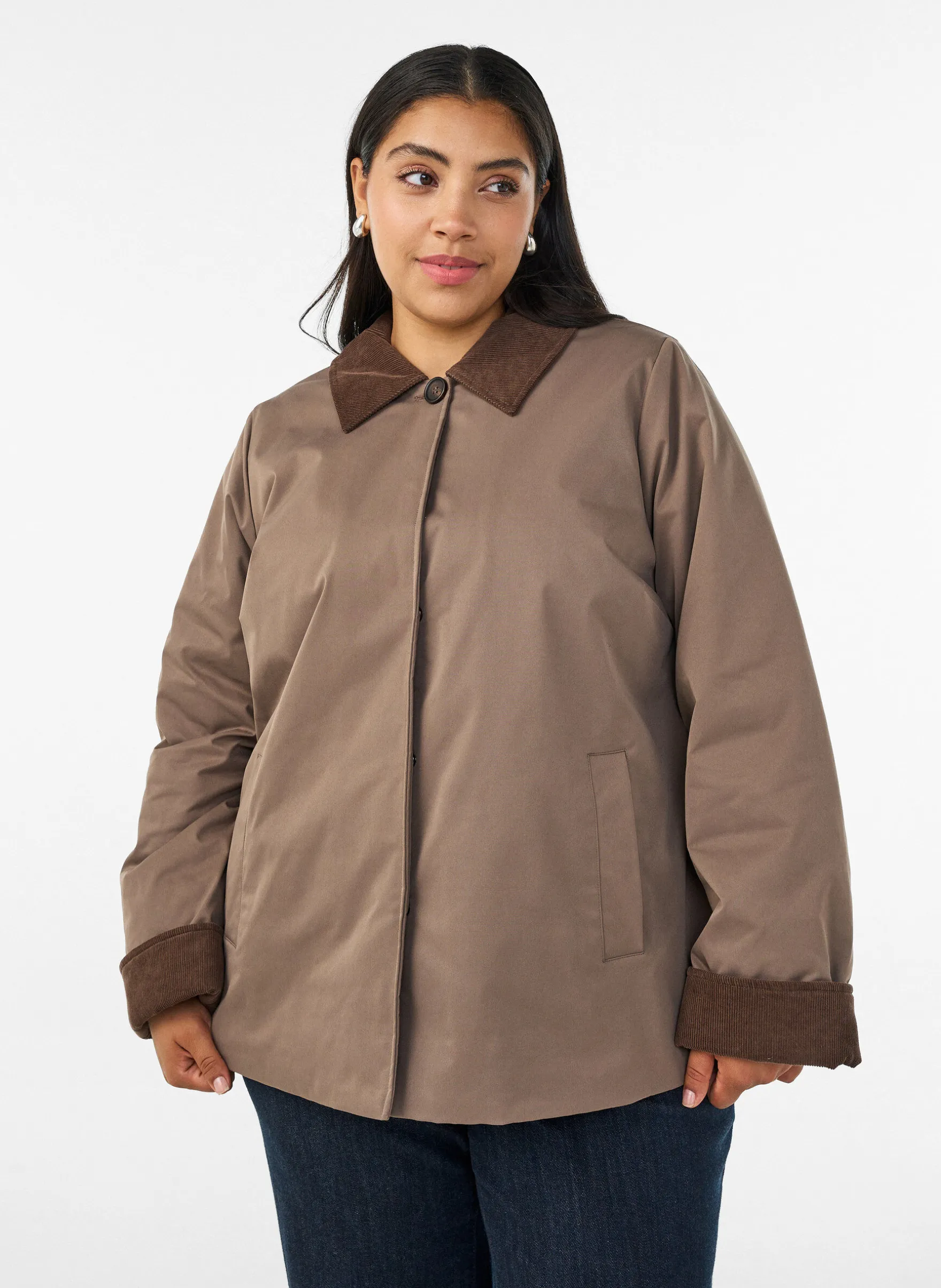 Leicht wattierte Jacke mit Cordkragen
