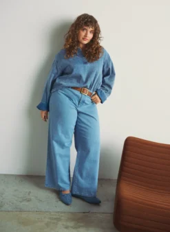 Lockere Bluse aus Denim mit Kragen und V-Ausschnitt