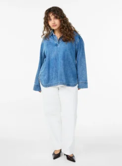 Lockere Bluse aus Denim mit Kragen und V-Ausschnitt