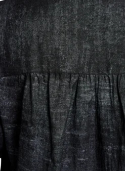 Lockere Bluse mit Kragen und Knöpfen