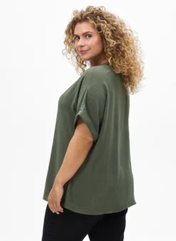 Lockere Bluse mit kurzen Ärmeln