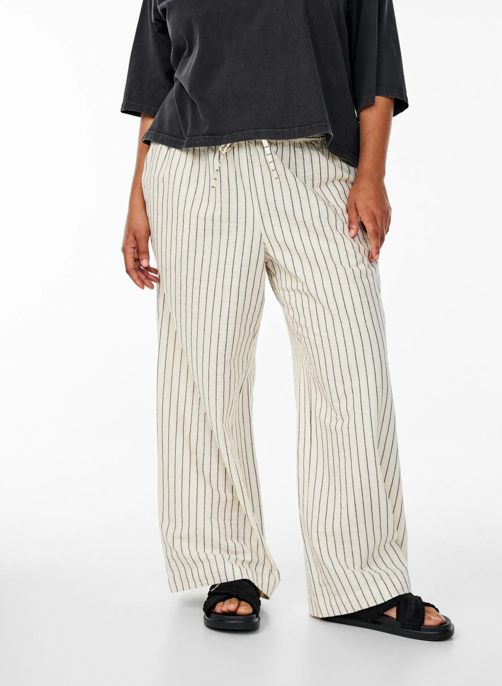 Lockere Hose mit hohem Bund und Taschen