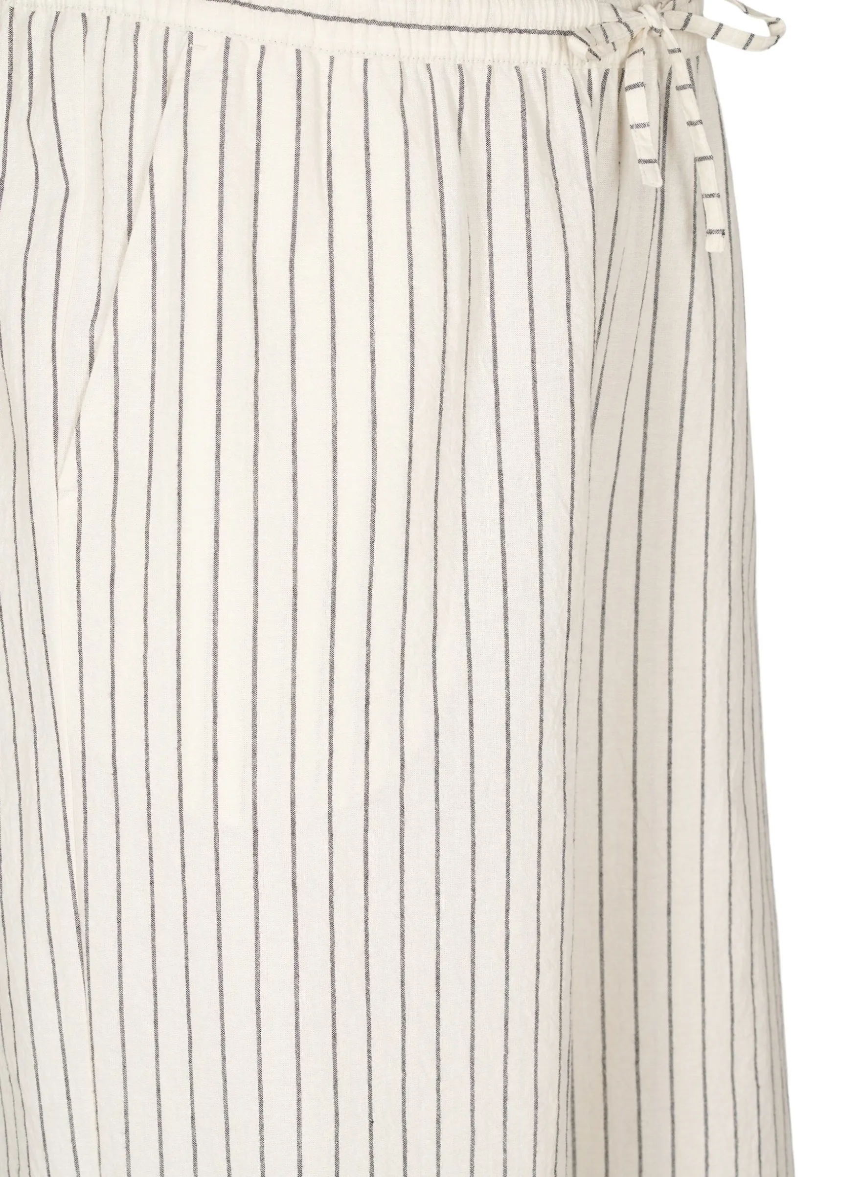 Lockere Hose mit hohem Bund und Taschen
